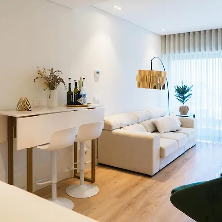 W/ Balcony, Pool & Gym | Antas By Host Wise * Oporto