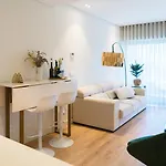W/ Balcony, Pool & Gym | Antas By Host Wise * Porto