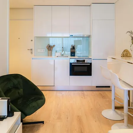 Appartement W/ Balcony, Pool & Gym | Antas By Host Wise *