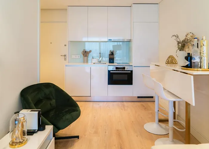 Lejlighed W/ Balcony, Pool & Gym | Antas By Host Wise *