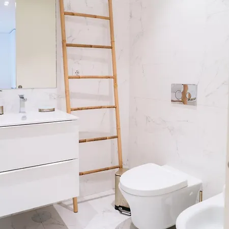 Apartment W/ Balcony, Pool & Gym | Antas By Host Wise *