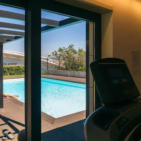 W/ Balcony, Pool & Gym | Antas By Host Wise Apartmán *