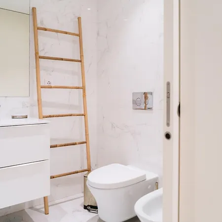 Apartmán W/ Balcony, Pool & Gym | Antas By Host Wise