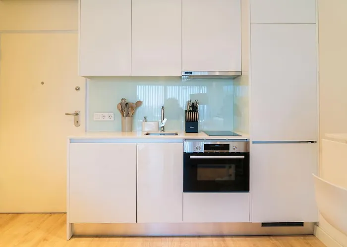 W/ Balcony, Pool & Gym | Antas By Host Wise * Porto