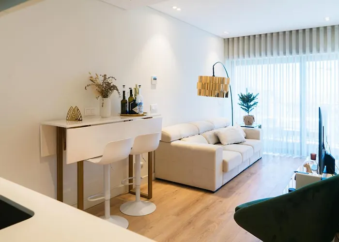 W/ Balcony, Pool & Gym | Antas By Host Wise * Porto